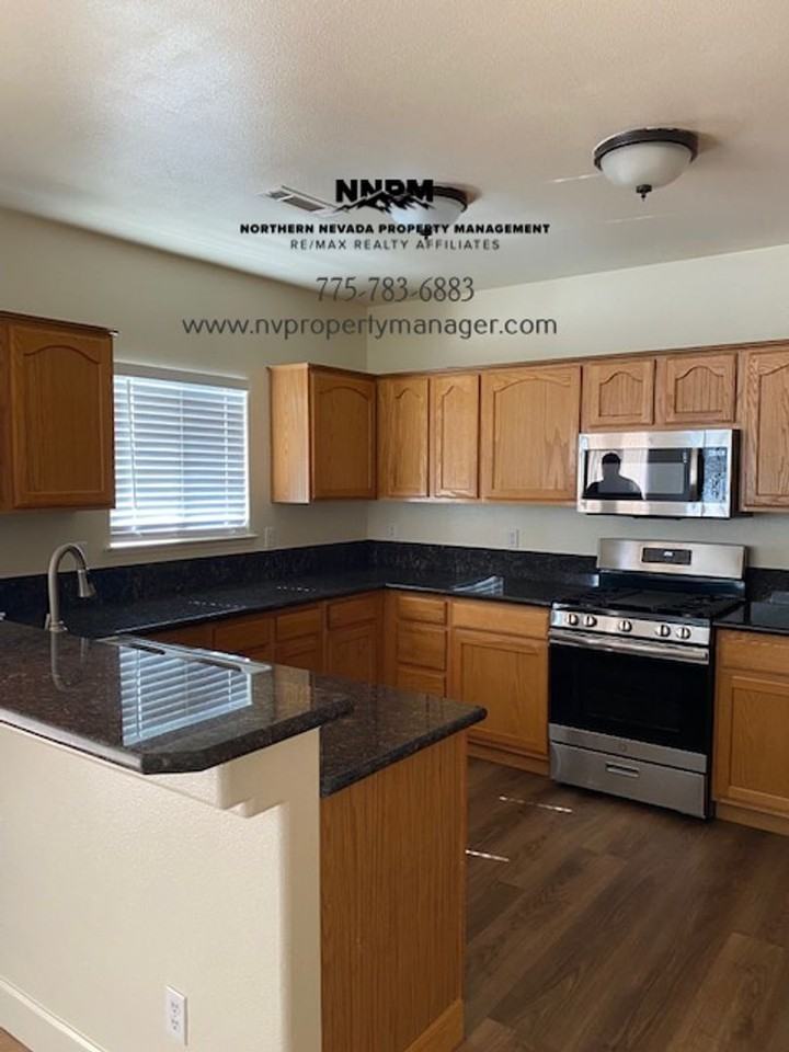 1317 Windsor Dr - Photo 3 of 13