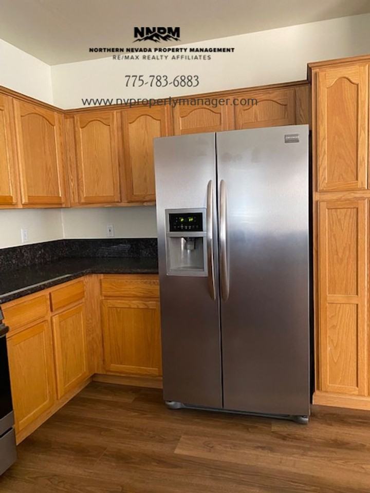 1317 Windsor Dr - Photo 4 of 13