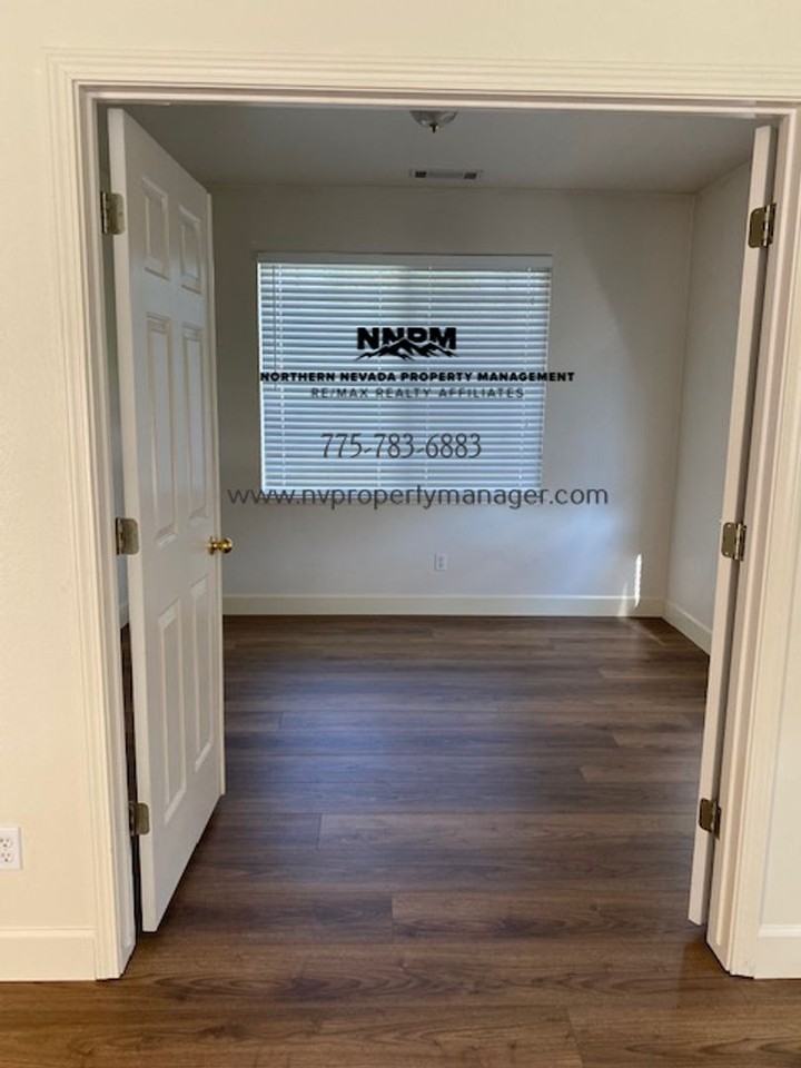 1317 Windsor Dr - Photo 5 of 13