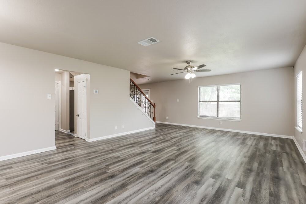 8151 Cheryl Meadow Dr - Photo 4 of 17