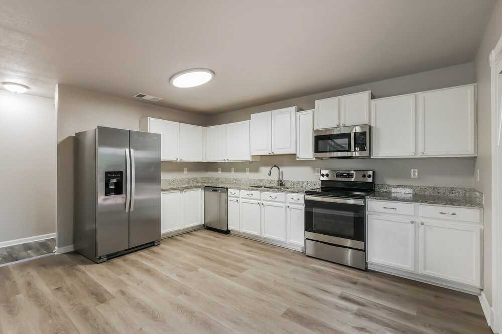 8151 Cheryl Meadow Dr - Photo 7 of 17