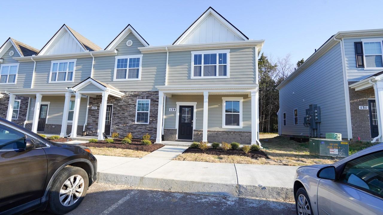 129 Cecil Rd - Photo 2 of 28
