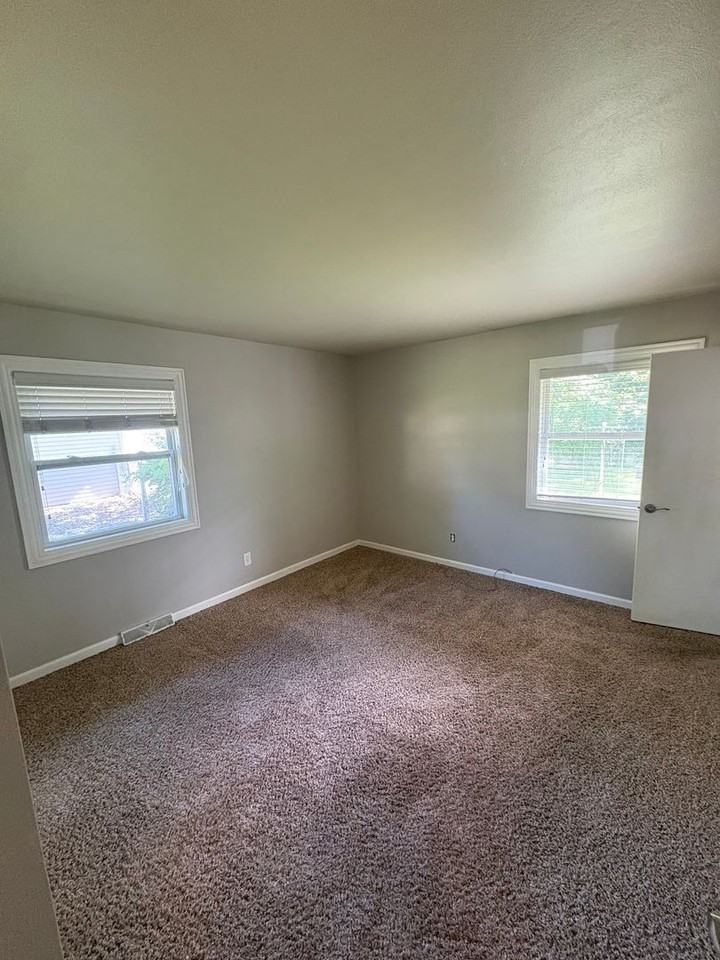 5706 N Graceland Dr - Photo 6 of 14