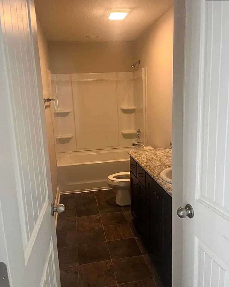 627 Fairview Cir - Photo 3 of 13