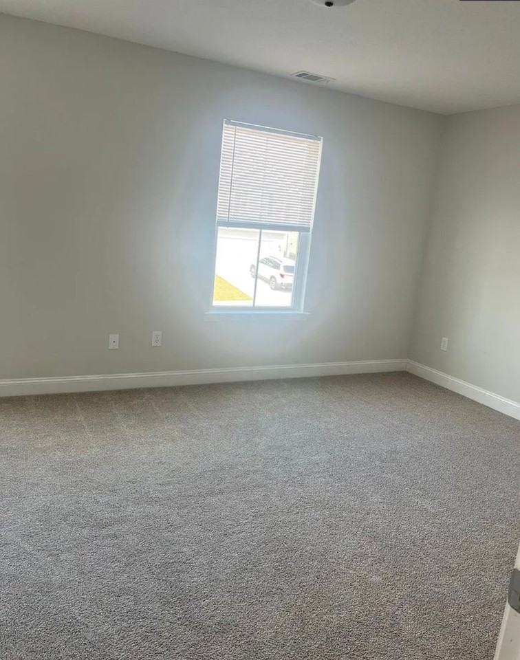 627 Fairview Cir - Photo 4 of 13