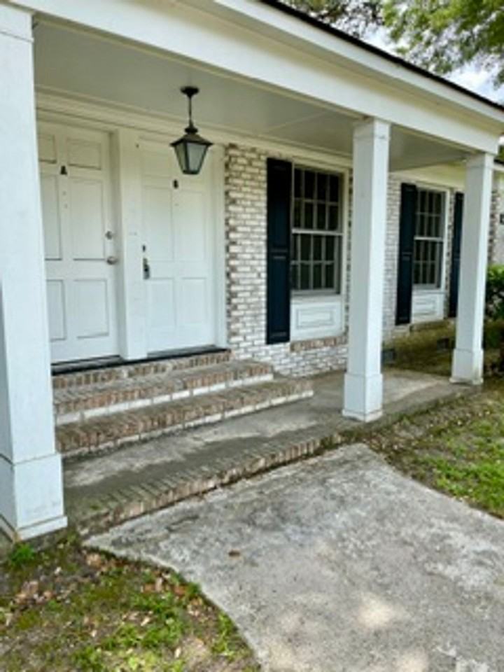 1509 Harbor View Rd Apt B - Photo 3 of 50