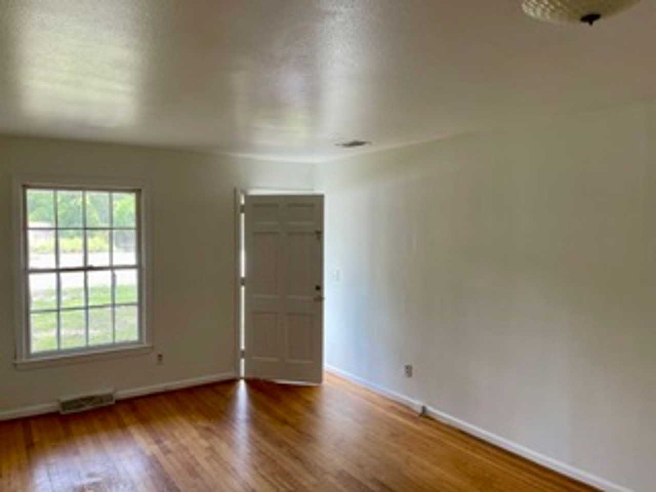 1509 Harbor View Rd Apt B - Photo 5 of 50