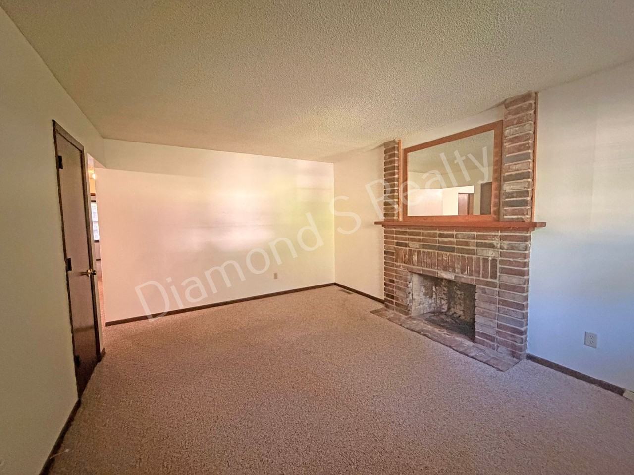 2750 N Howard Ave - Photo 2 of 20