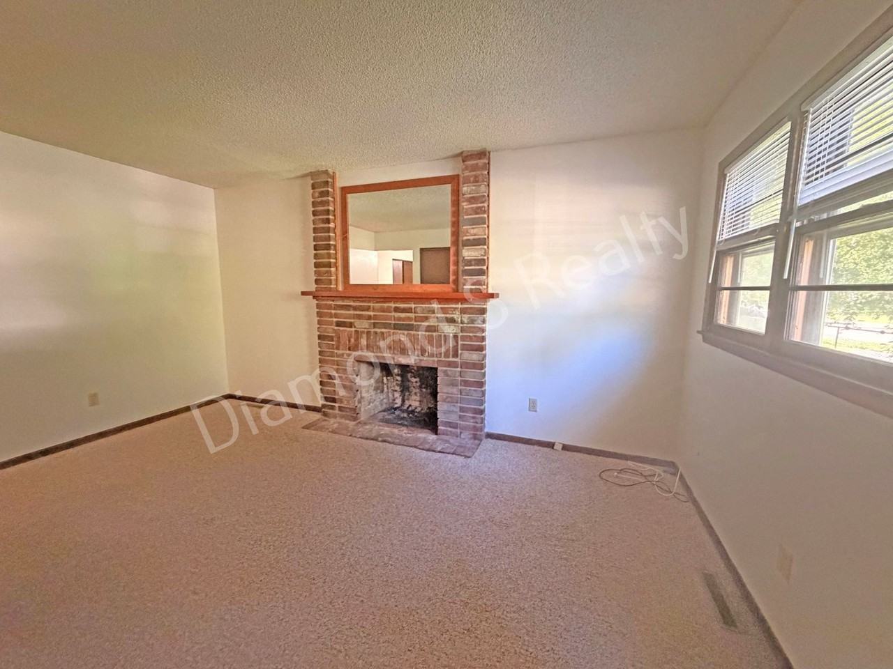 2750 N Howard Ave - Photo 3 of 20