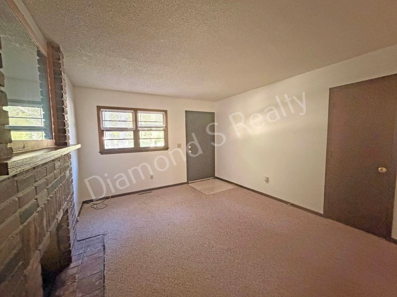 2750 N Howard Ave - Photo 4 of 20