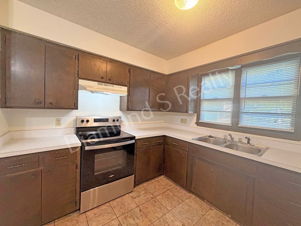 2750 N Howard Ave - Photo 7 of 20