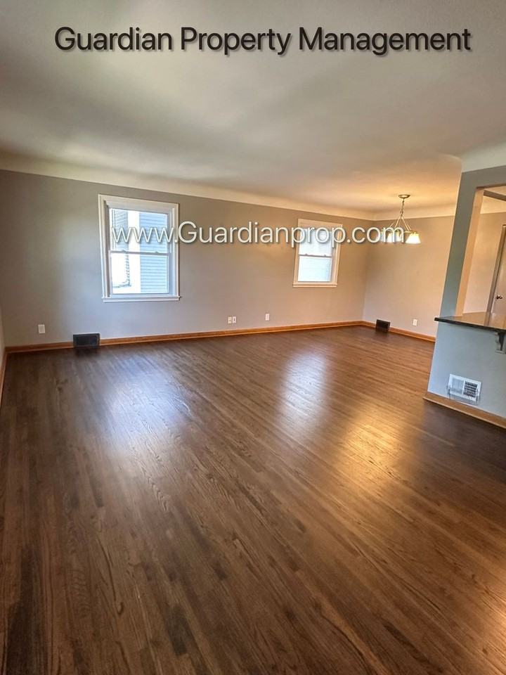 4402 Zenith Ave S - Photo 6 of 17