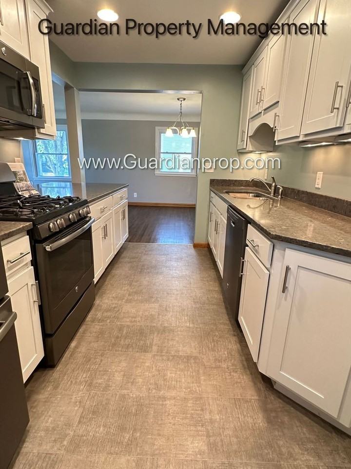4402 Zenith Ave S - Photo 7 of 17