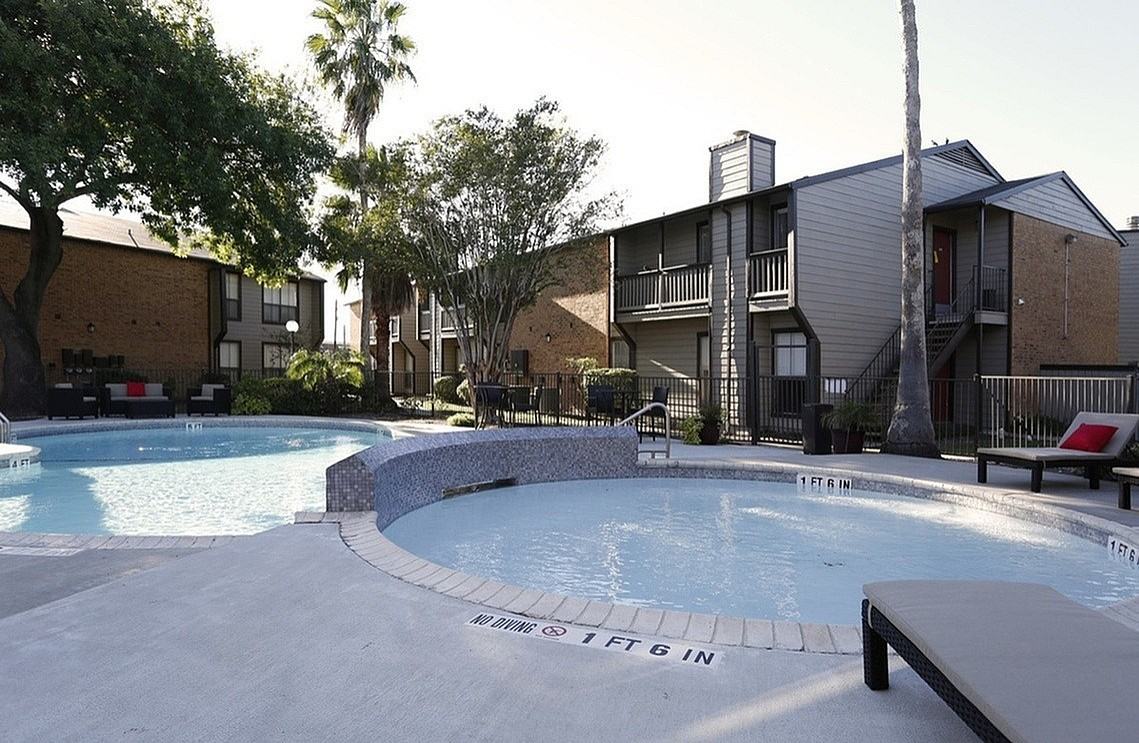 The Summit Apartments - Photo 4 of 38