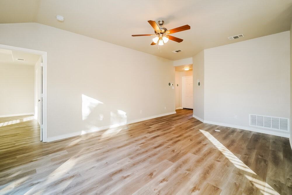 3605 Candlebrook Ln - Photo 4 of 16