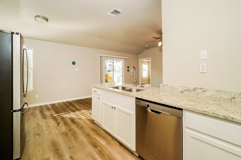 3605 Candlebrook Ln - Photo 7 of 16
