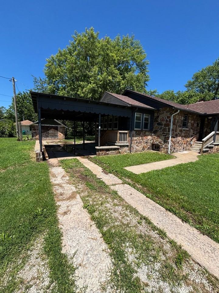 1111 N Kansas Expy - Photo 2 of 14