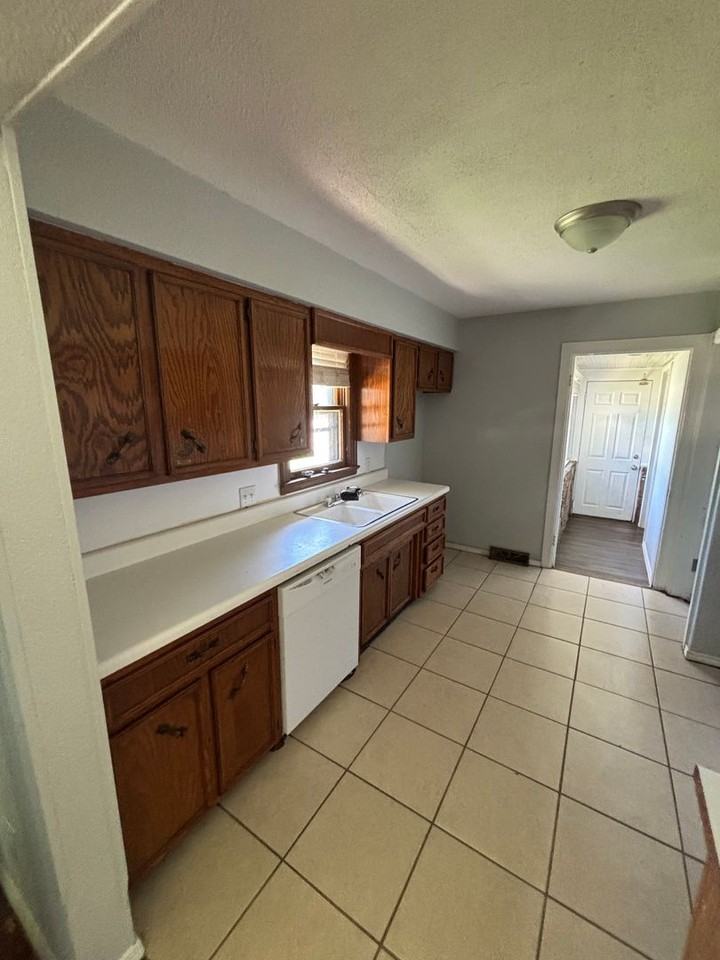 1111 N Kansas Expy - Photo 4 of 14
