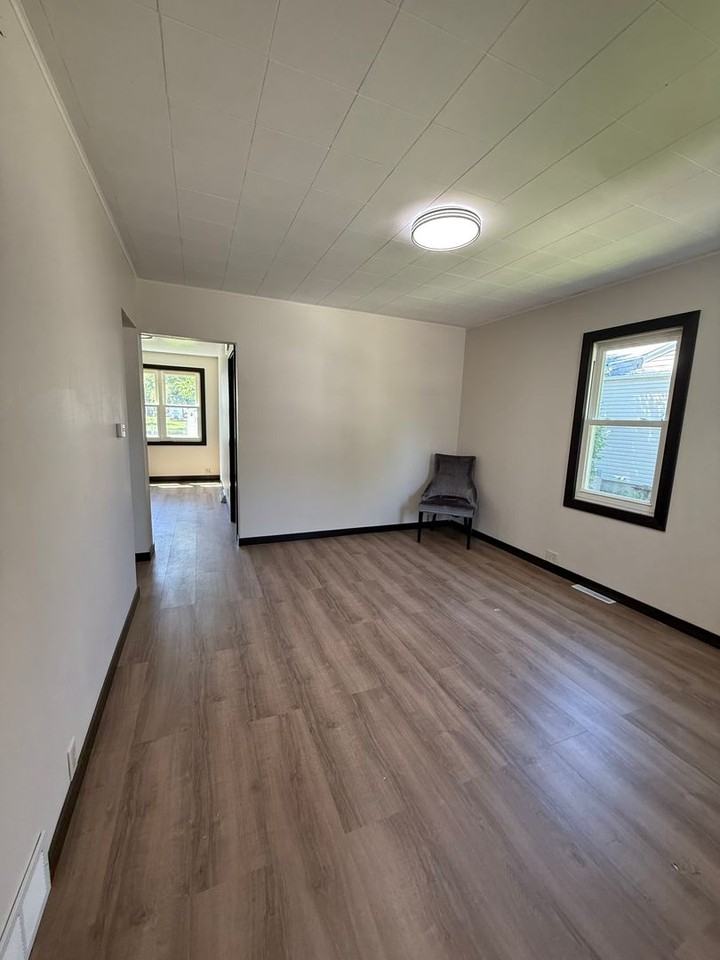 1112 S 28th St - Photo 3 of 11