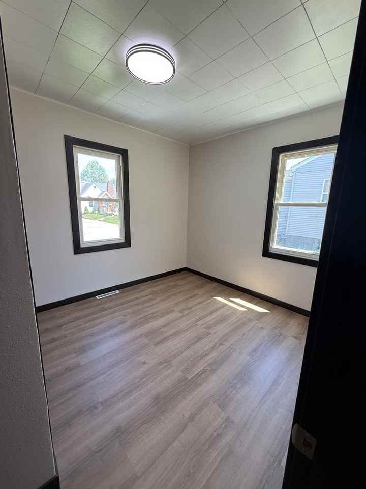 1112 S 28th St - Photo 5 of 11