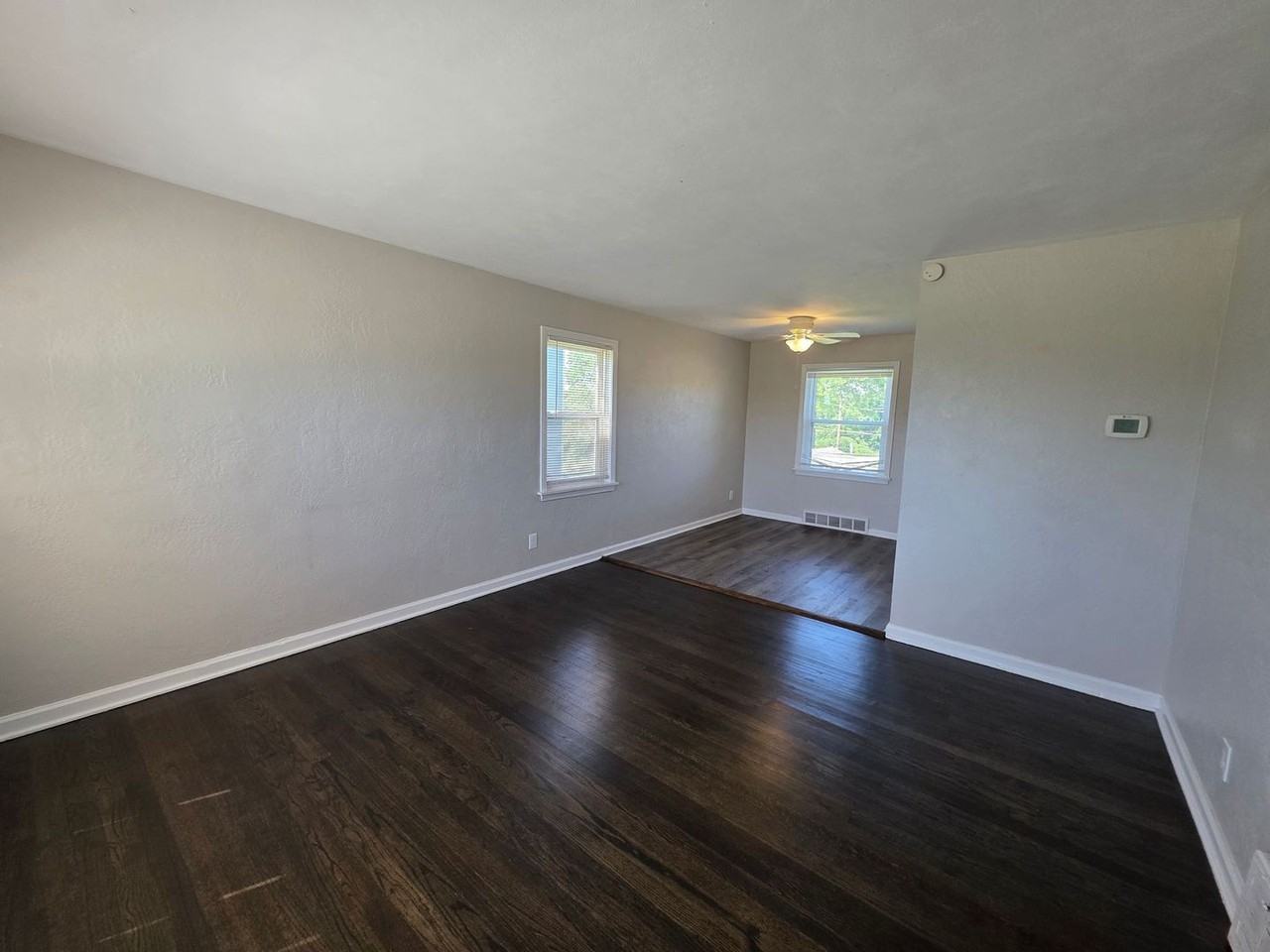 726 S Leonard St - Photo 2 of 13