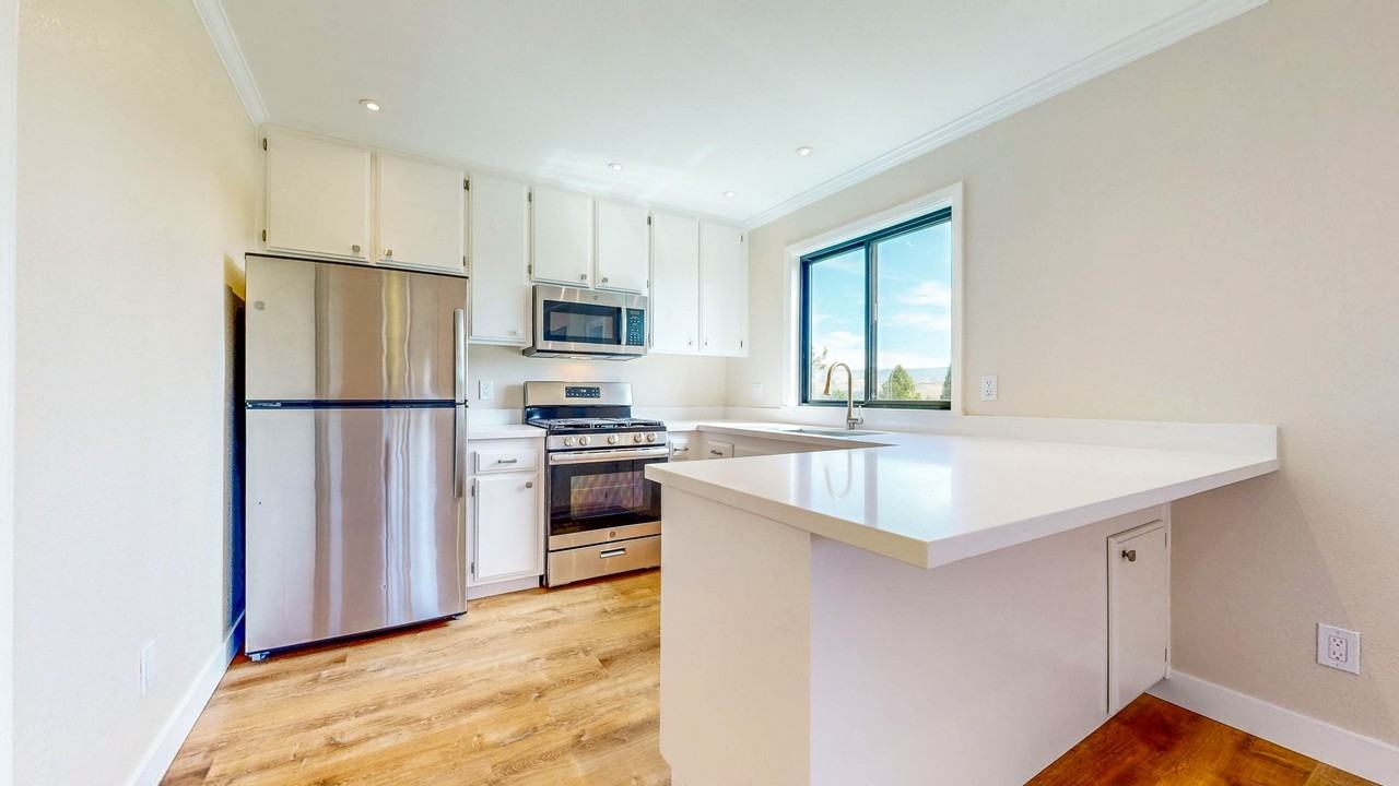 1600 Sylvaner Ave - Photo 4 of 25