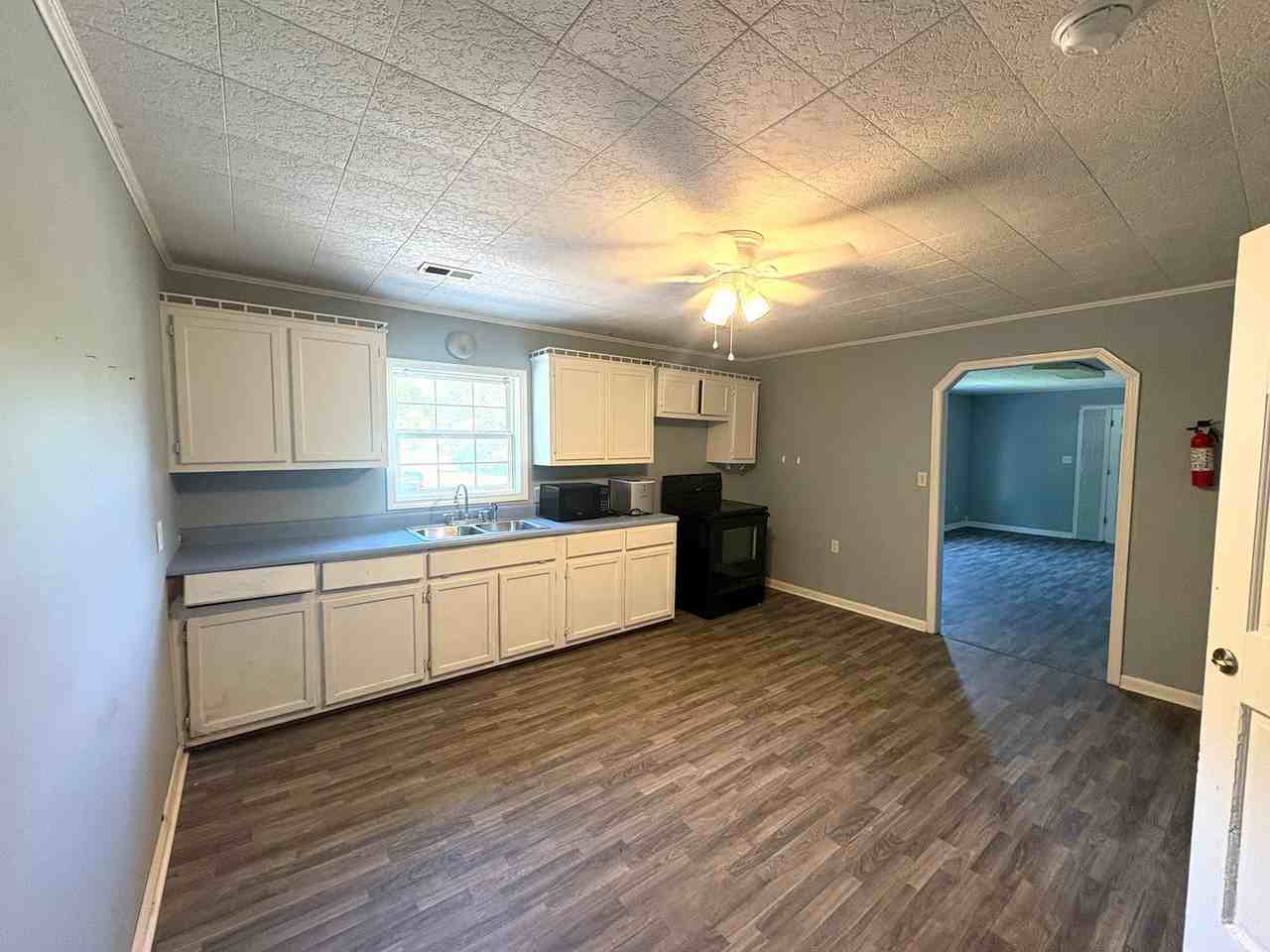 304 S Magnolia St - Photo 3 of 6