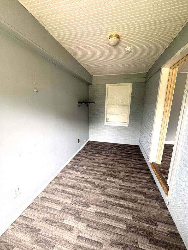304 S Magnolia St - Photo 5 of 6