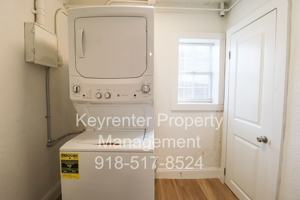 featured image of 506 W 4th St