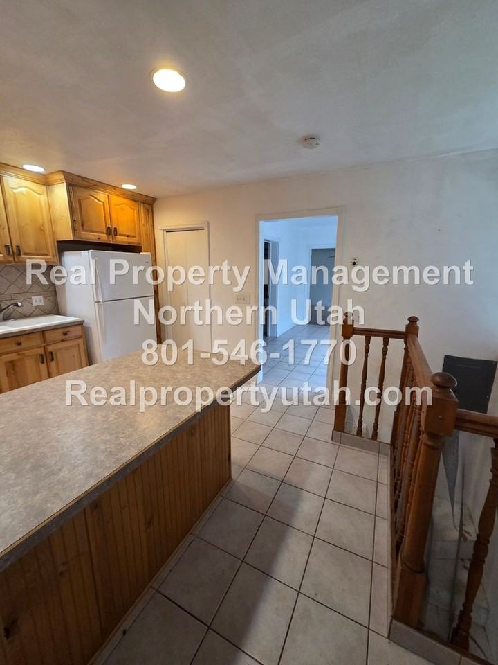 1487 Adams Ave - Photo 3 of 15