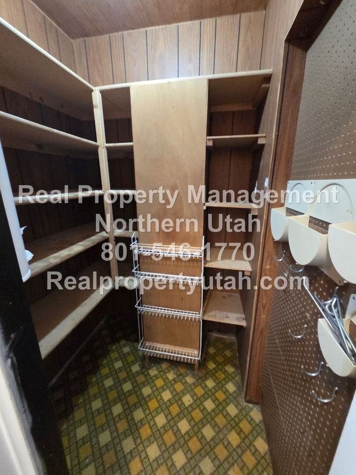 1487 Adams Ave - Photo 6 of 15