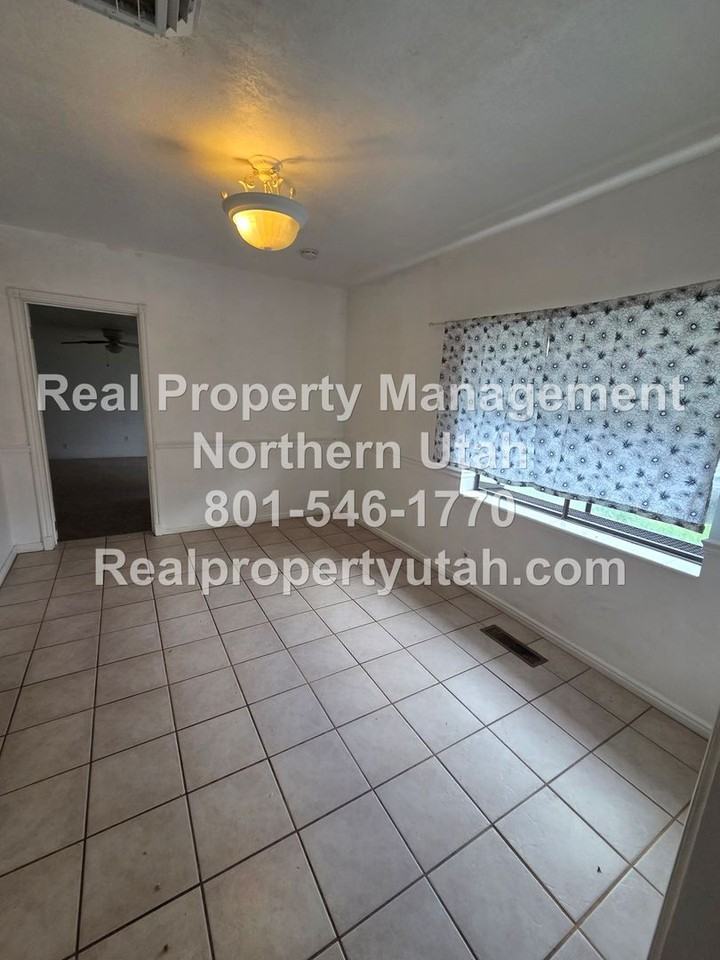 1487 Adams Ave - Photo 7 of 15
