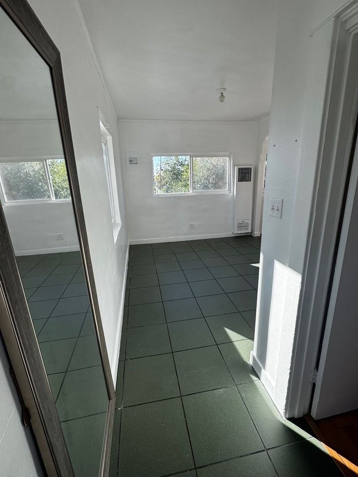 3940 Dobinson St - Photo 3 of 11