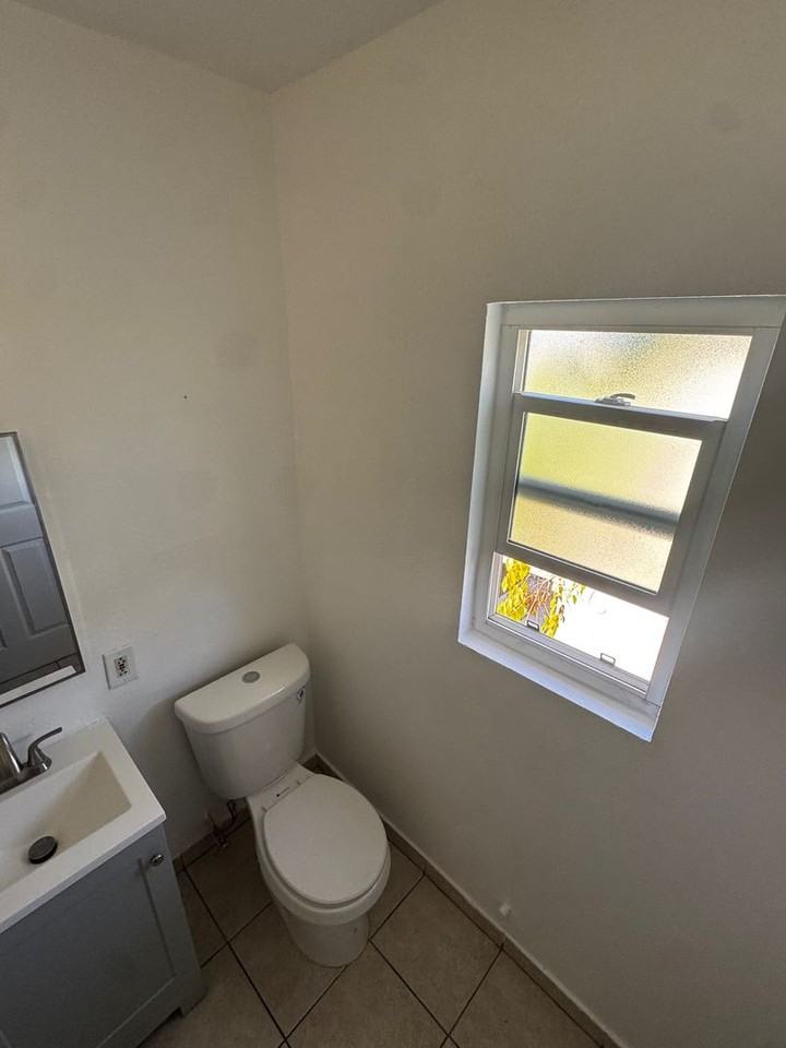 3940 Dobinson St - Photo 6 of 11