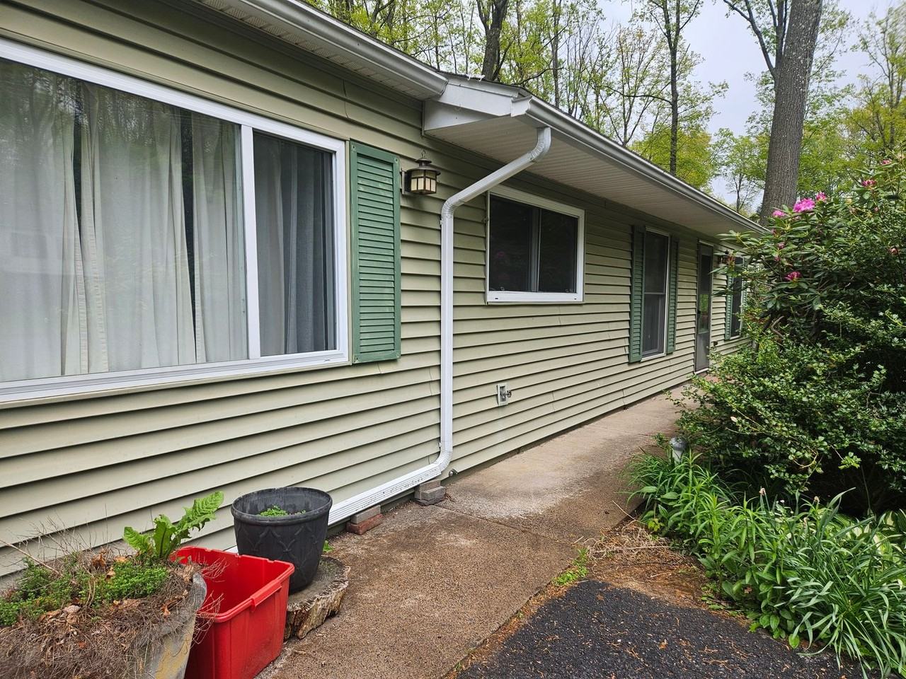 491 Westgate Dr - Photo 2 of 24