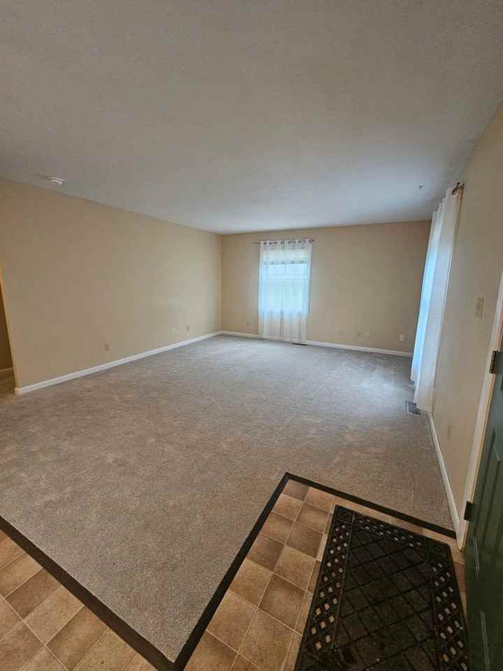 491 Westgate Dr - Photo 3 of 24