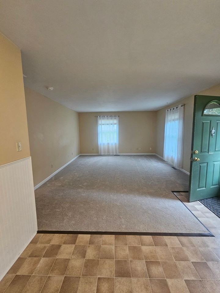 491 Westgate Dr - Photo 4 of 24