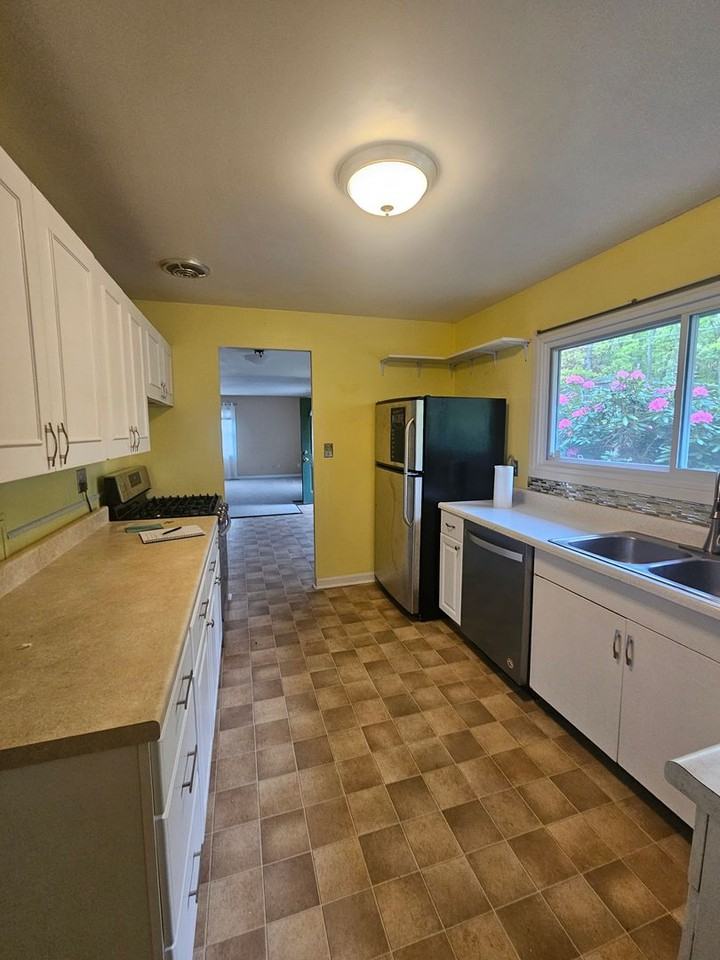 491 Westgate Dr - Photo 6 of 24