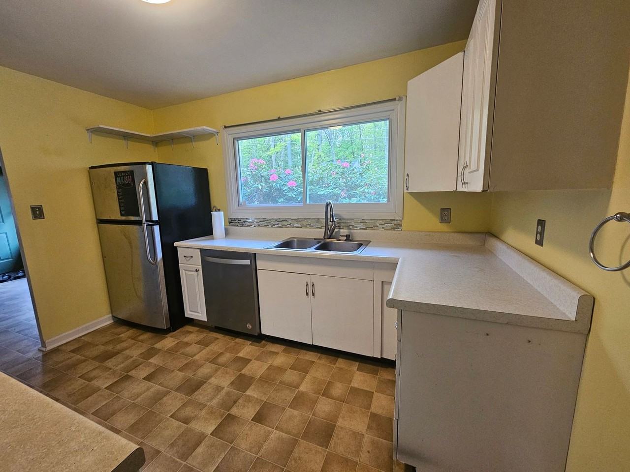 491 Westgate Dr - Photo 7 of 24