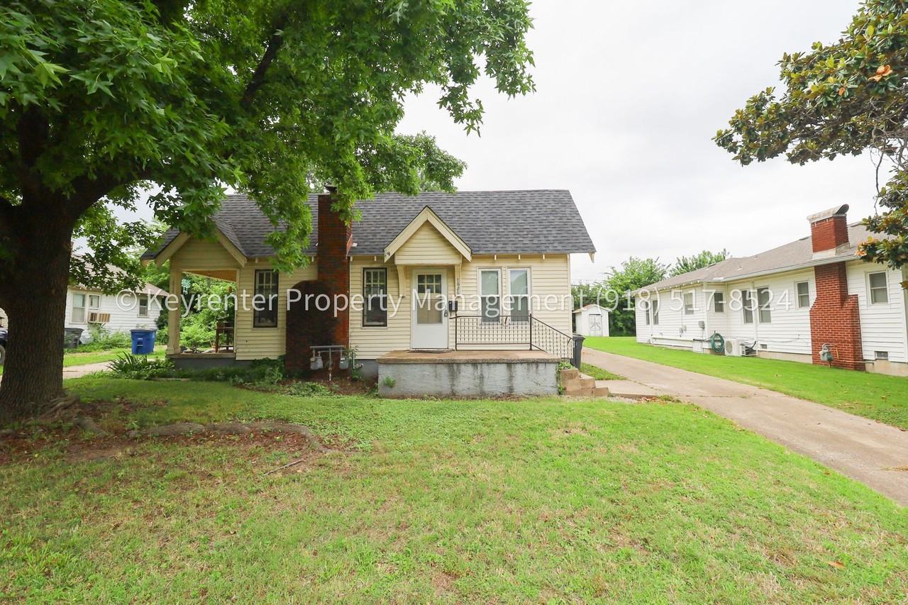 1626 S Indianapolis Ave - Photo 4 of 27