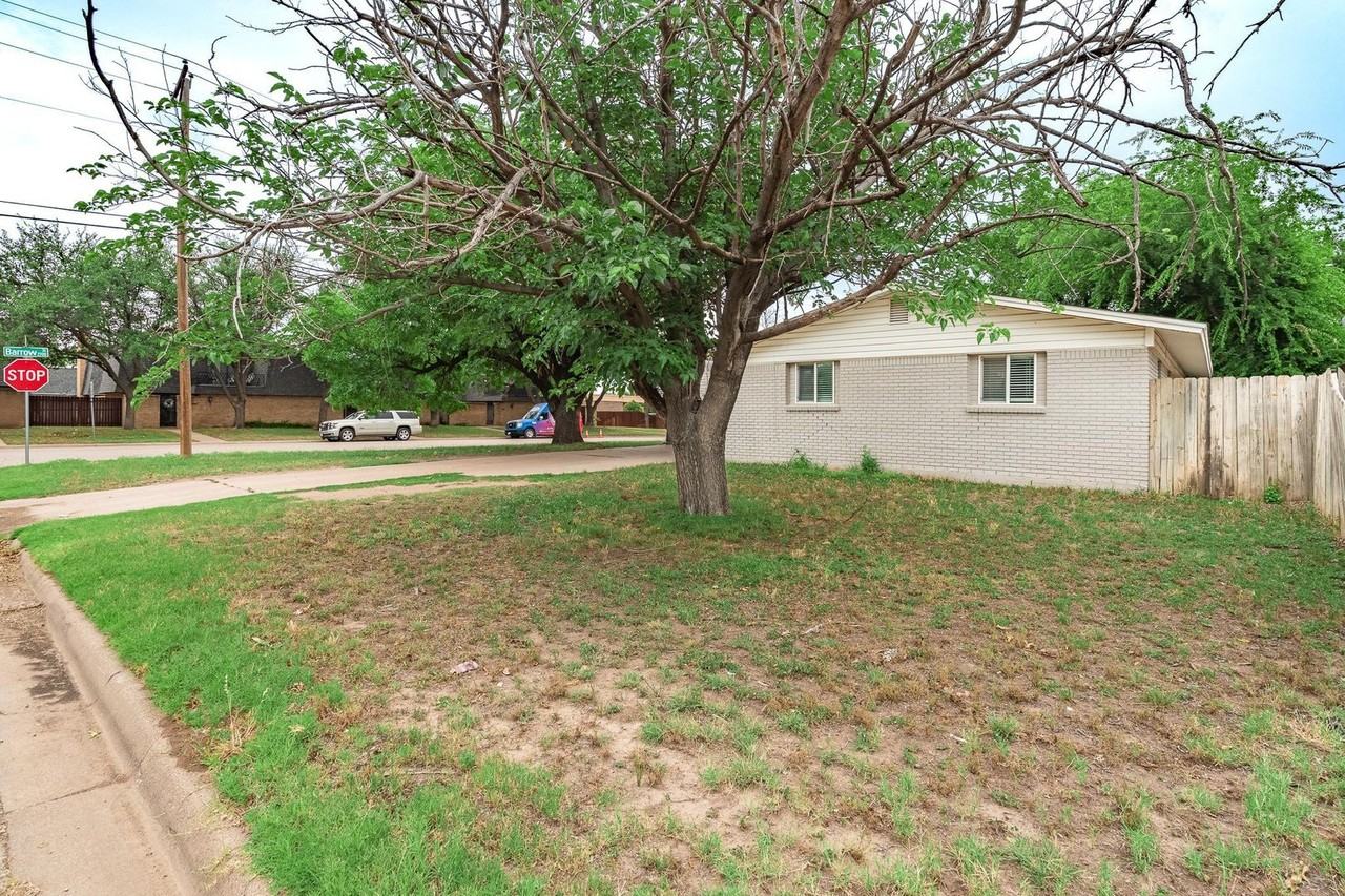 3042 S 28th St - Photo 4 of 42