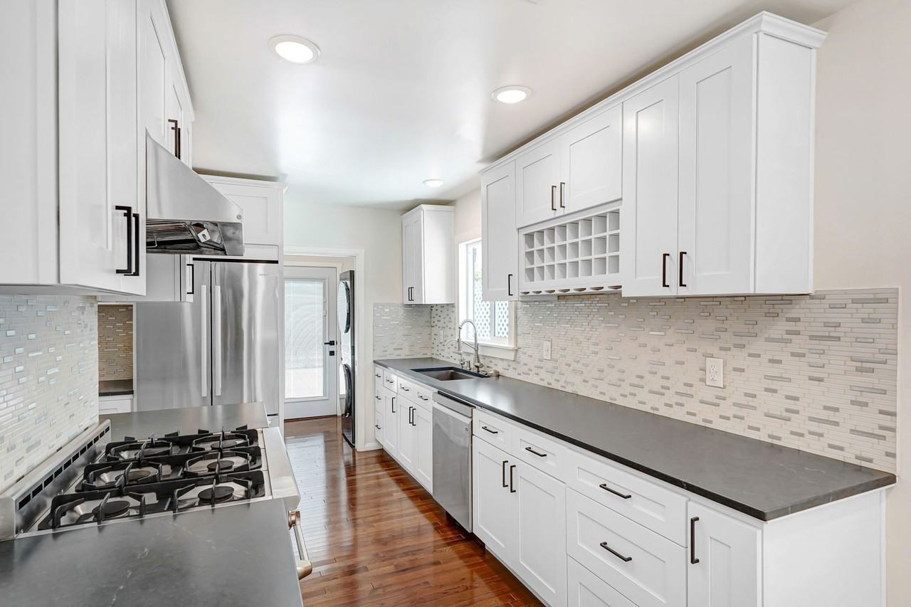 13143 Bloomfield St - Photo 4 of 15