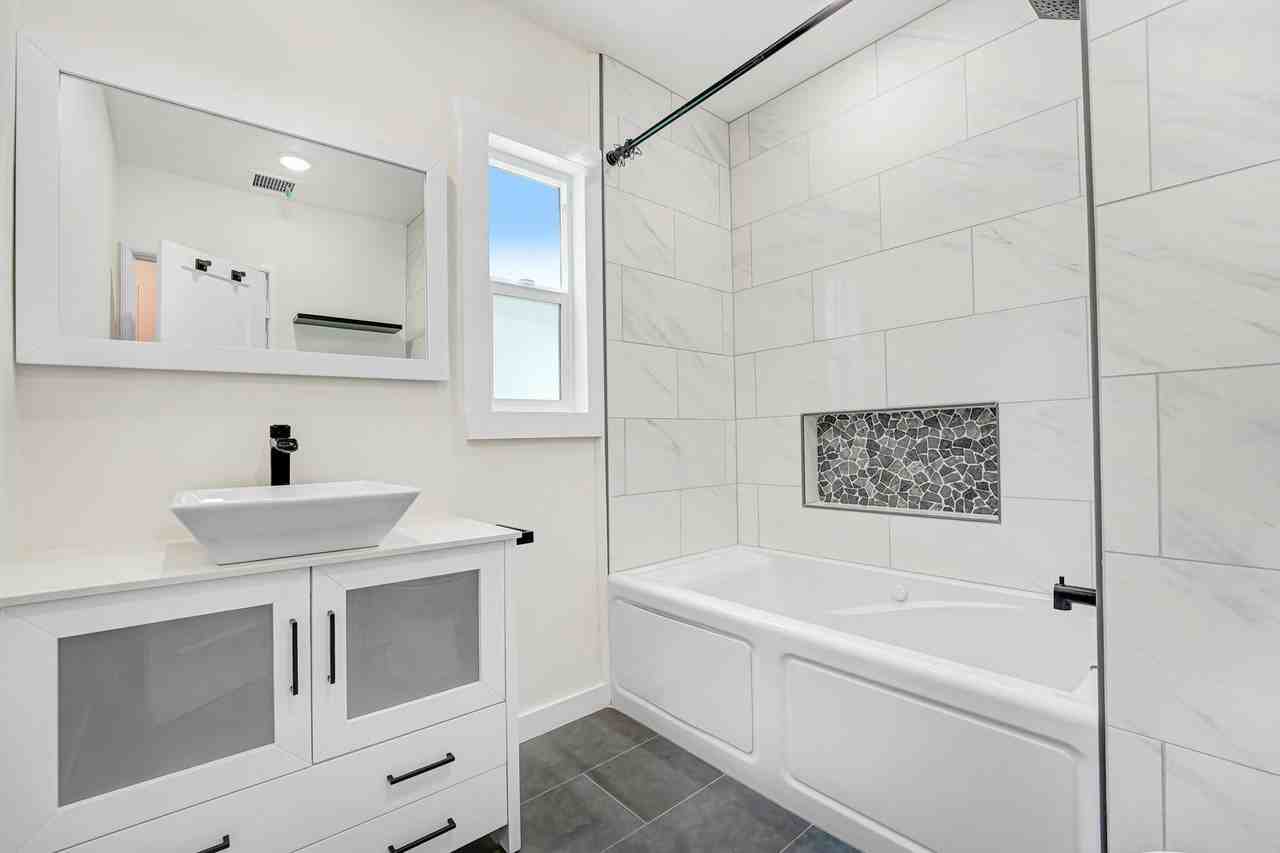 13143 Bloomfield St - Photo 7 of 15