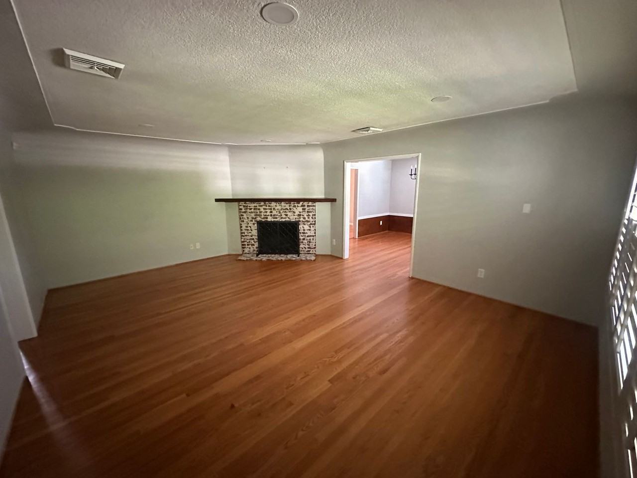 1228 Brady Ave - Photo 3 of 11