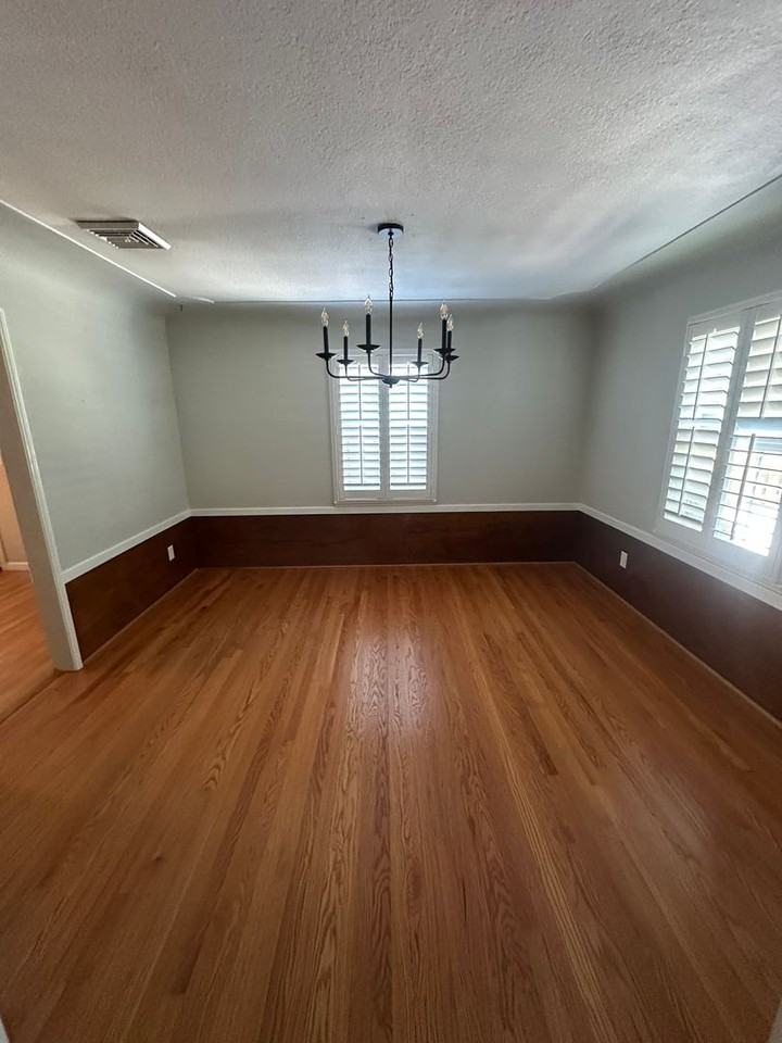 1228 Brady Ave - Photo 4 of 11