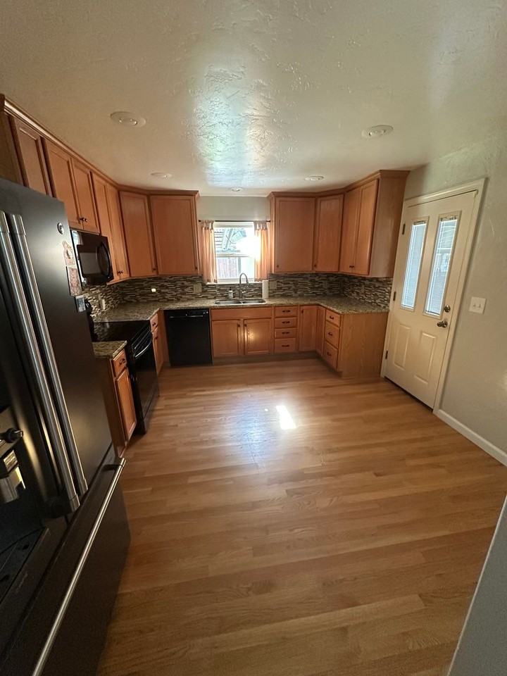 1228 Brady Ave - Photo 7 of 11