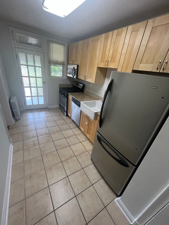3515 Parklawn Ave - Photo 5 of 29
