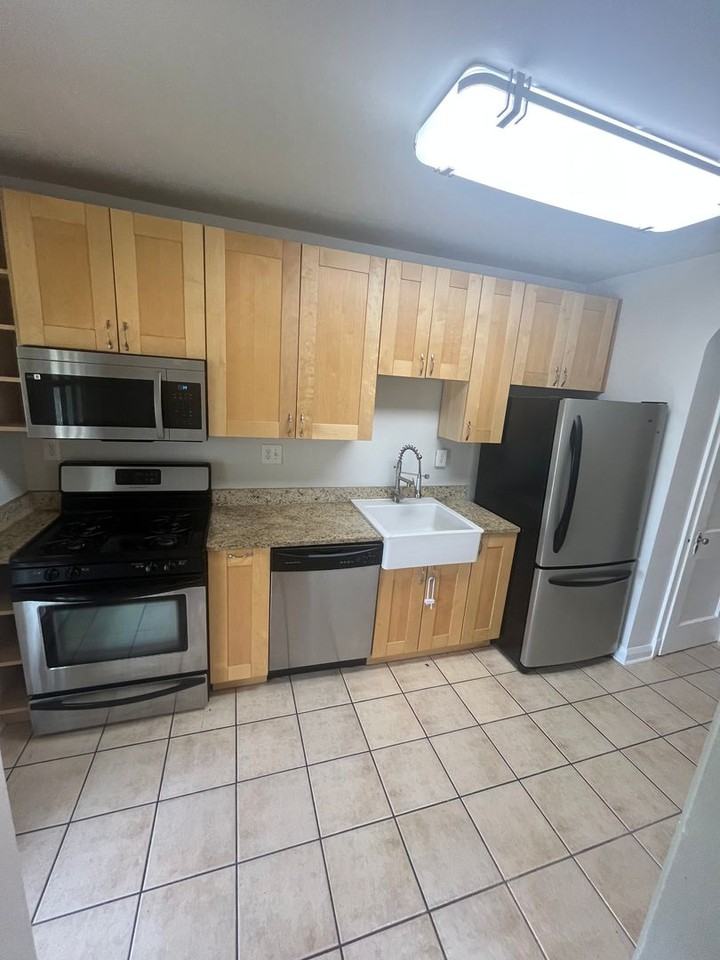 3515 Parklawn Ave - Photo 6 of 29
