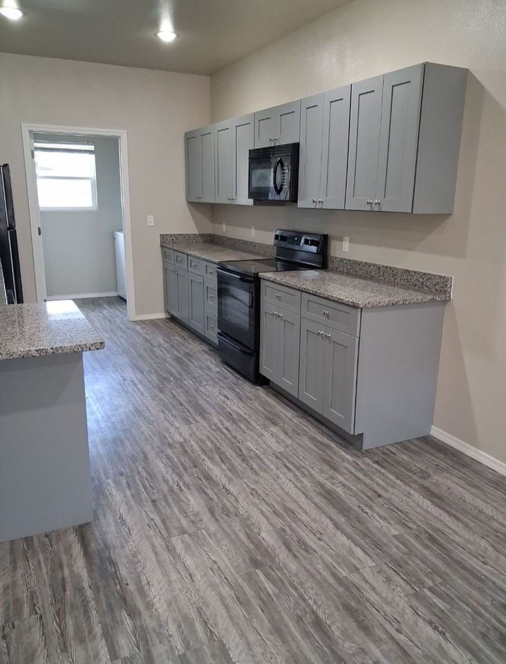 320 N Avenue B - Photo 2 of 7