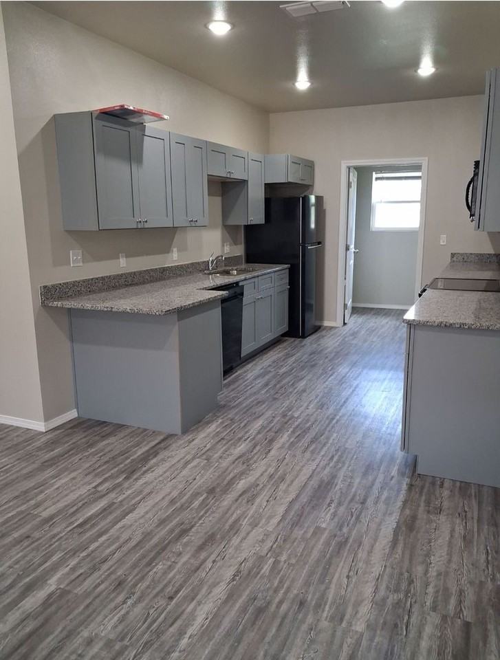 320 N Avenue B - Photo 3 of 7